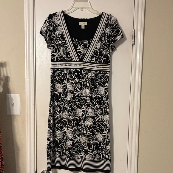 LOFT Dresses & Skirts - LOFT Monochrome Floral Dress